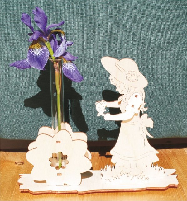 Blumenmädchen mit Schmetterling inkl. Glasvase